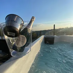 Liege Luxe & Jacuzzi Sous Les Etoiles Saint-Nicolas (Liege)